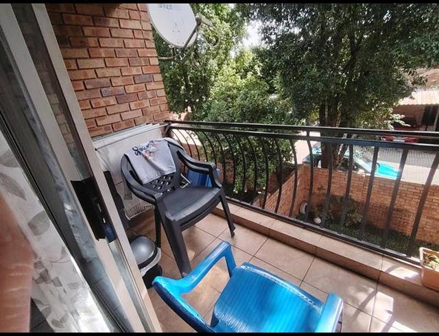 2 BEDROOM APARTMENT FOR SALE IN HEUWELSIG ESTATE